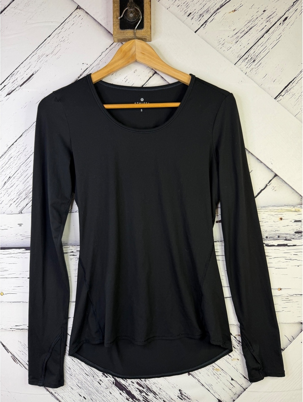 Athleta Black Lightweight Active Long Sleeve - Curved Hem Women’s Small